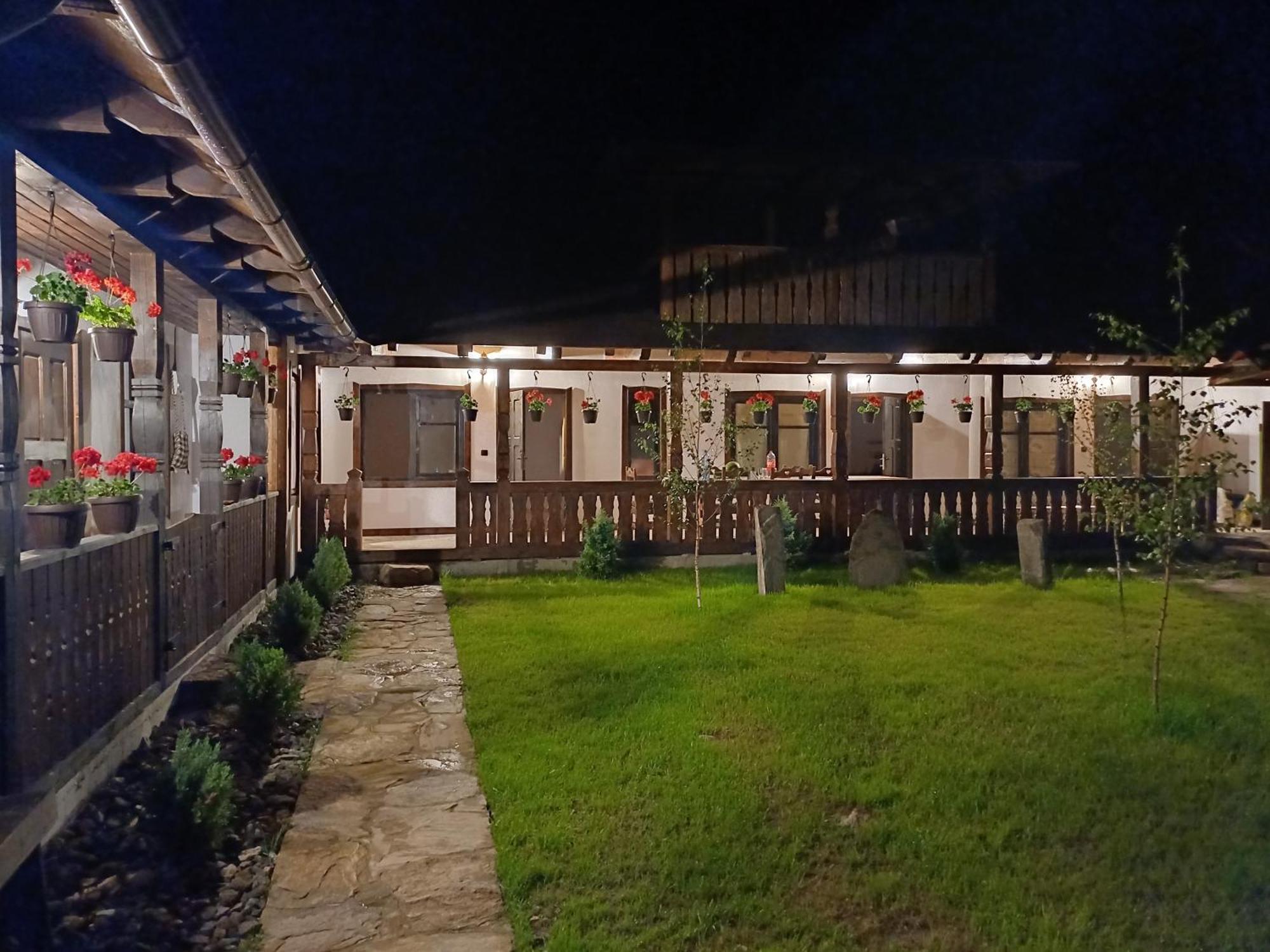 Casuta Din Valea Regilor Villa Gradistea de Munte Екстериор снимка